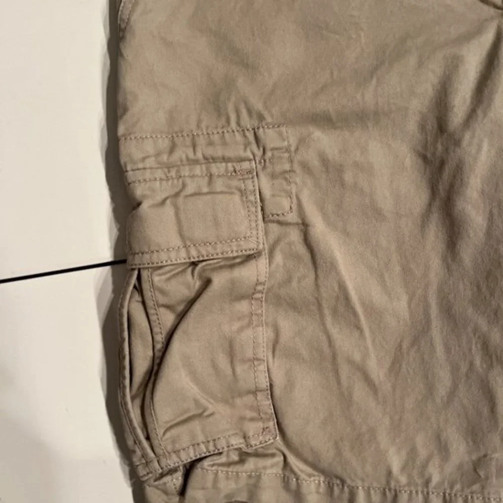 Dockers‎ Khaki Short for Men (Size 32 / Previously Worn)